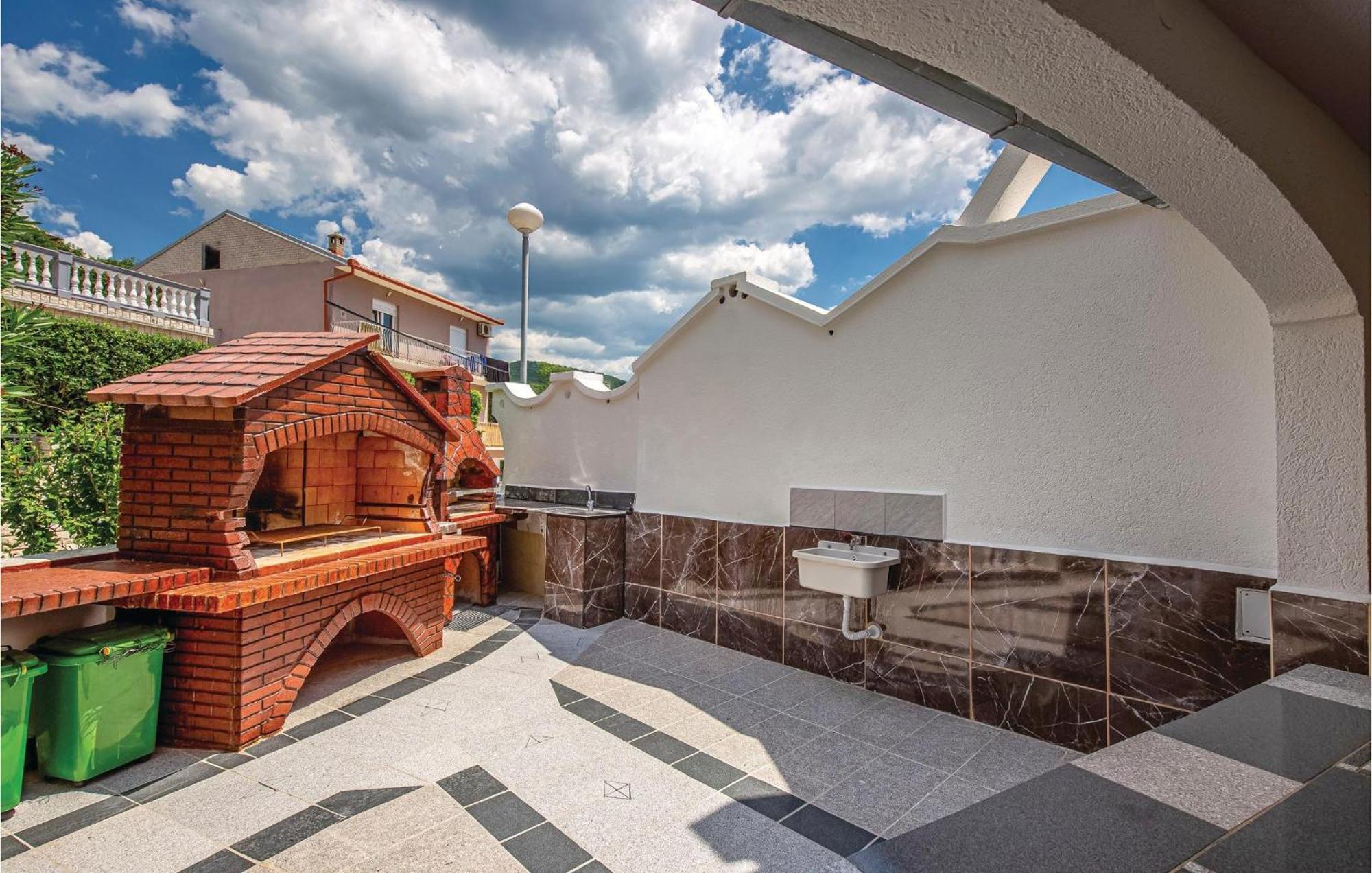 Stunning Apartment In Crikvenica With Wifi 外观 照片