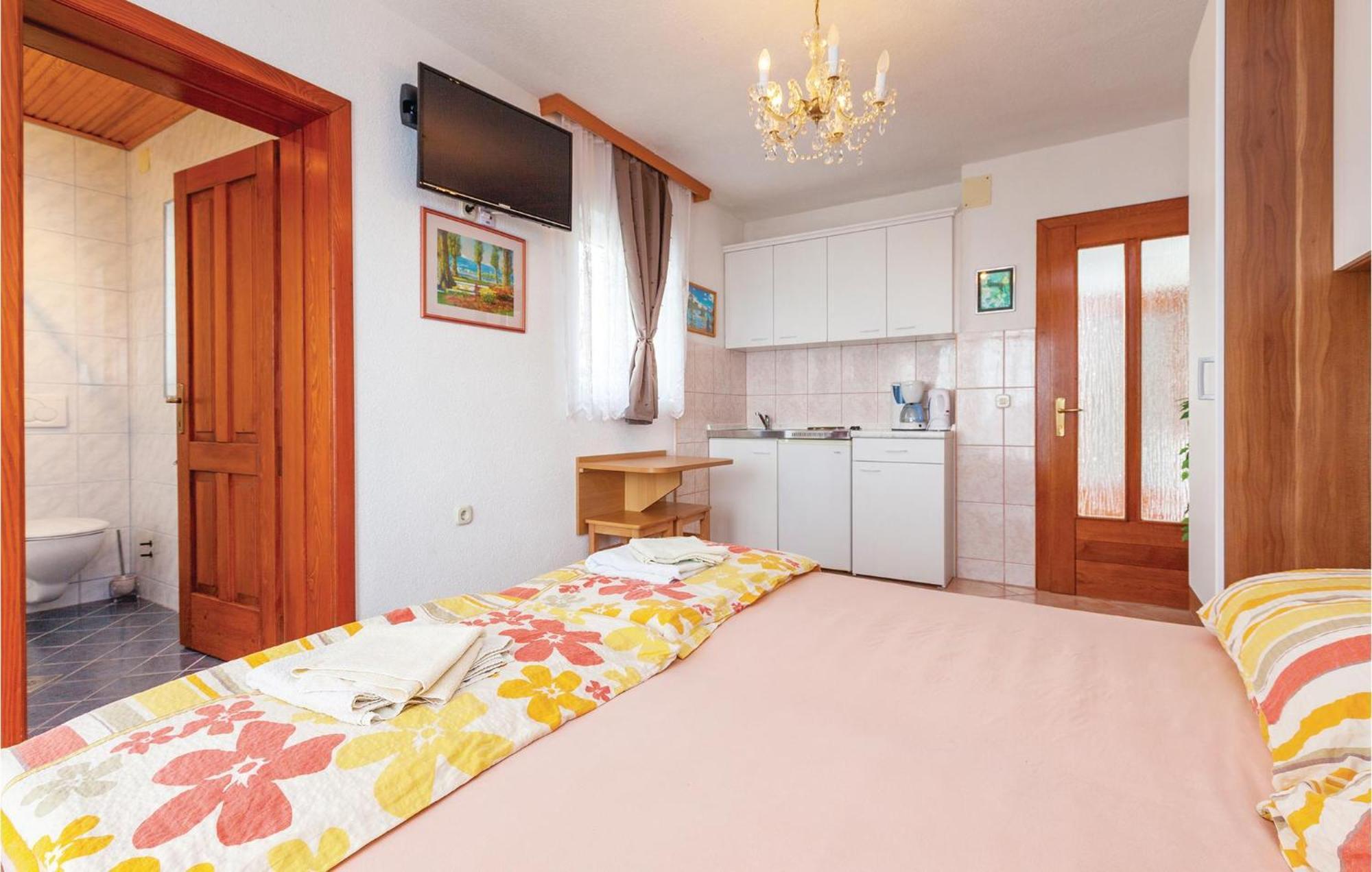 Stunning Apartment In Crikvenica With Wifi 外观 照片