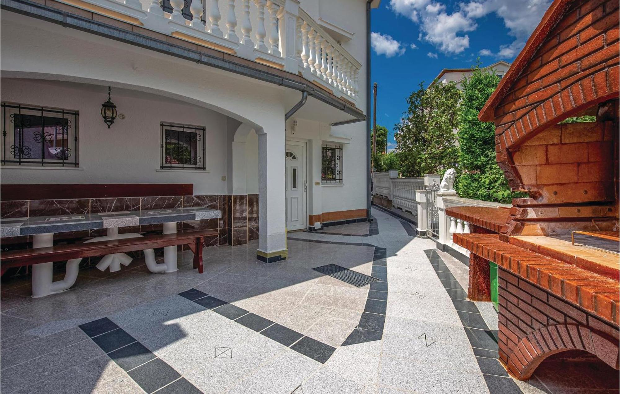 Stunning Apartment In Crikvenica With Wifi 外观 照片