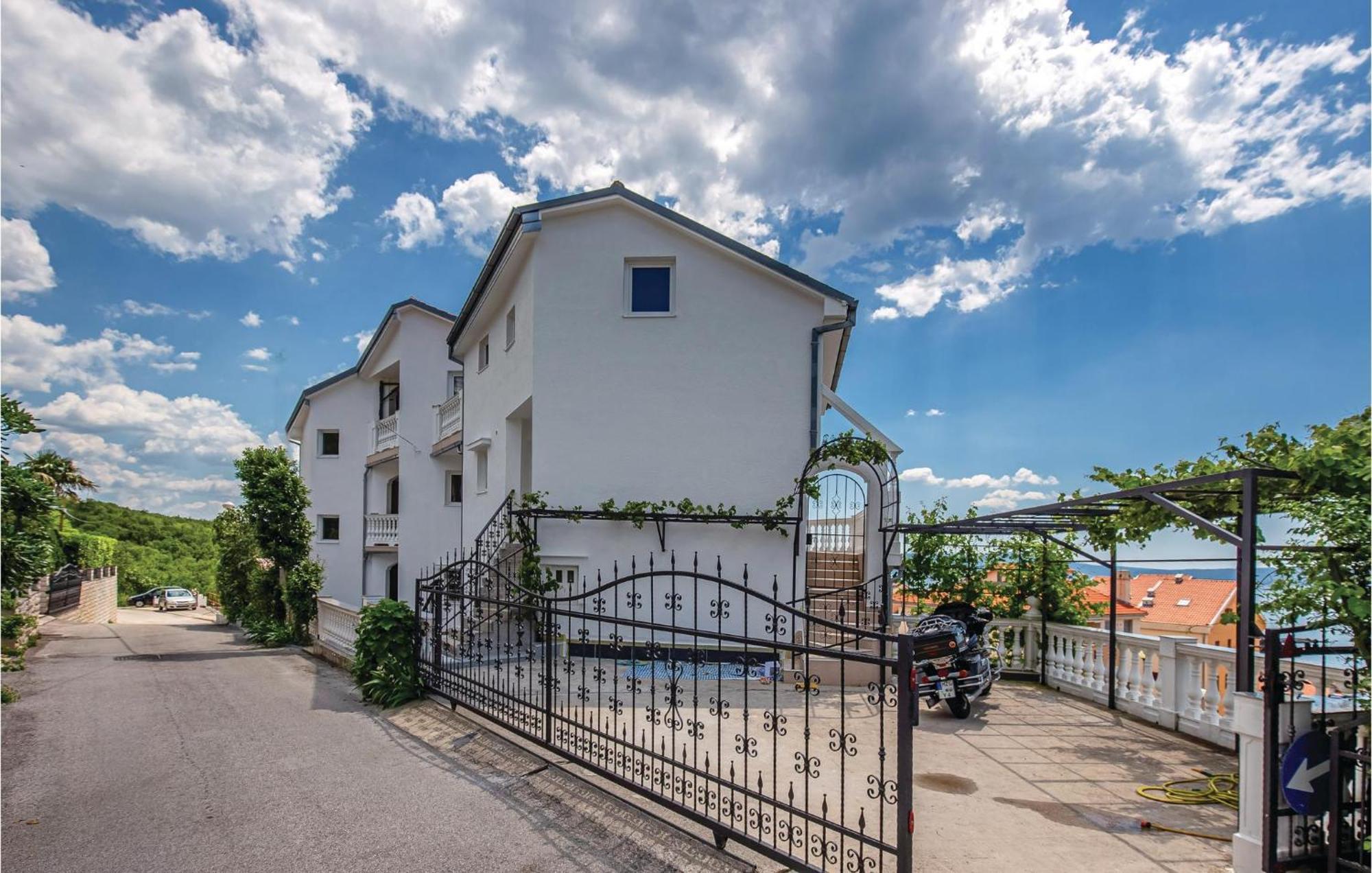 Stunning Apartment In Crikvenica With Wifi 外观 照片